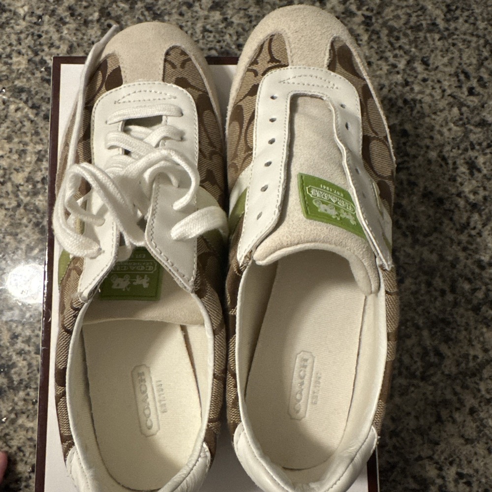 Coach - Picture 6 of 8